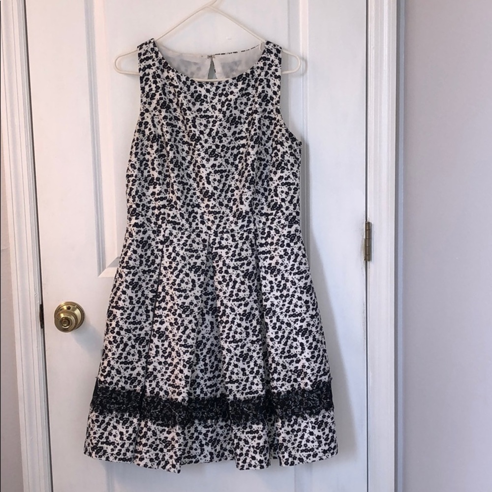 Danny and Nicole black & white dress with pockets